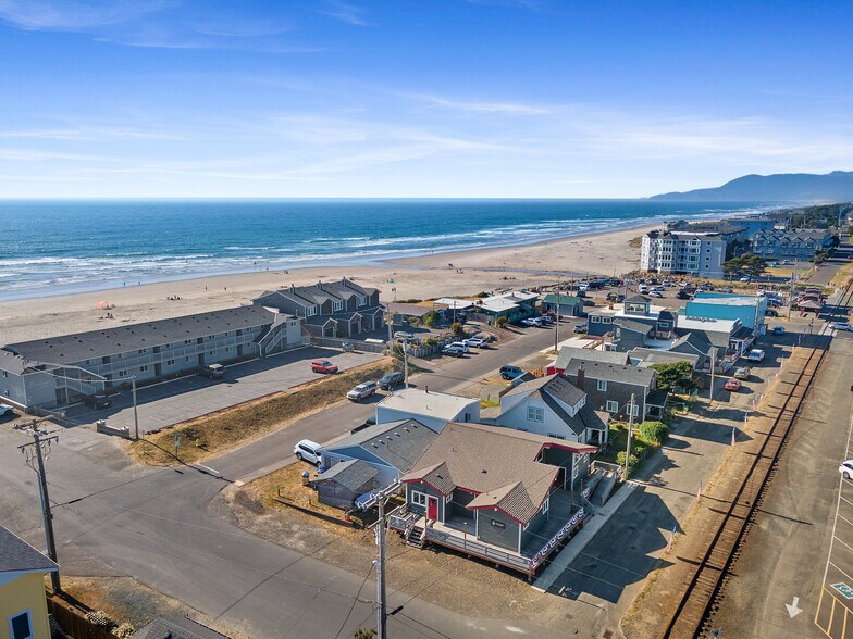 More Photos Of 165 S Miller St, Rockaway Beach Flex For Sale