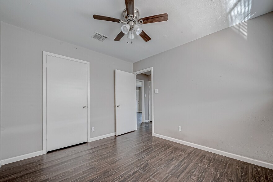 More Photos Of 7315 Housman, Houston Specialty For Lease