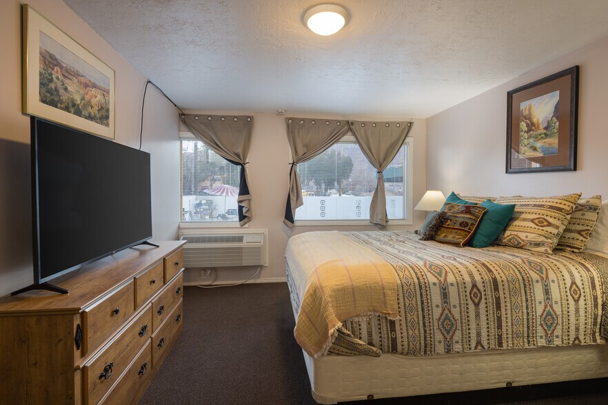 More Photos Of 166 S 400 E, Moab Hotel For Sale