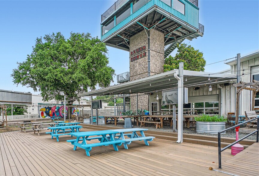 Primary Photo Of 310 North St, Houston Bar For Lease
