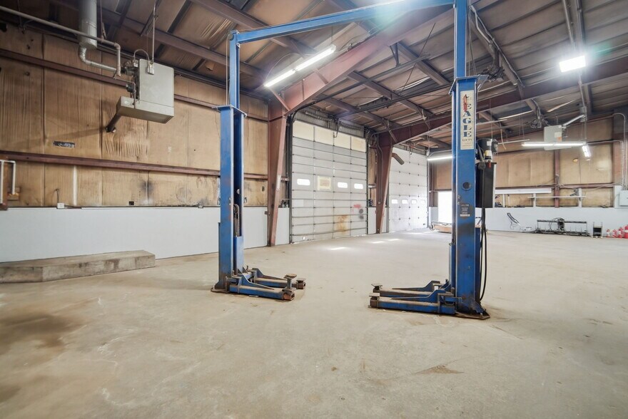 More Photos Of 14 Easthampton Rd, Northampton Warehouse For Lease