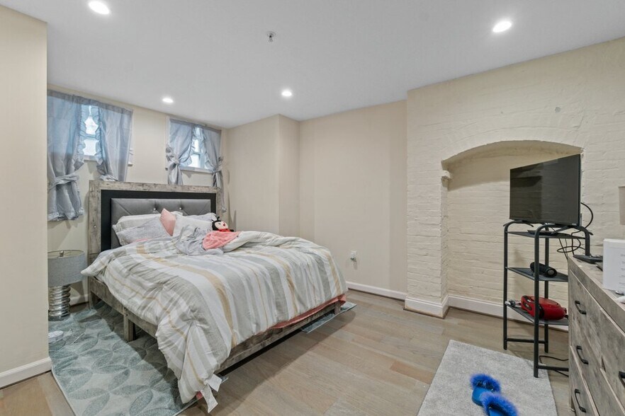 More Photos Of 2740 Saint Paul St, Baltimore Apartments For Sale