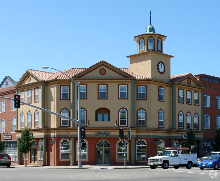 More Photos Of 220 Windsor River Rd, Windsor Apartments For Sale