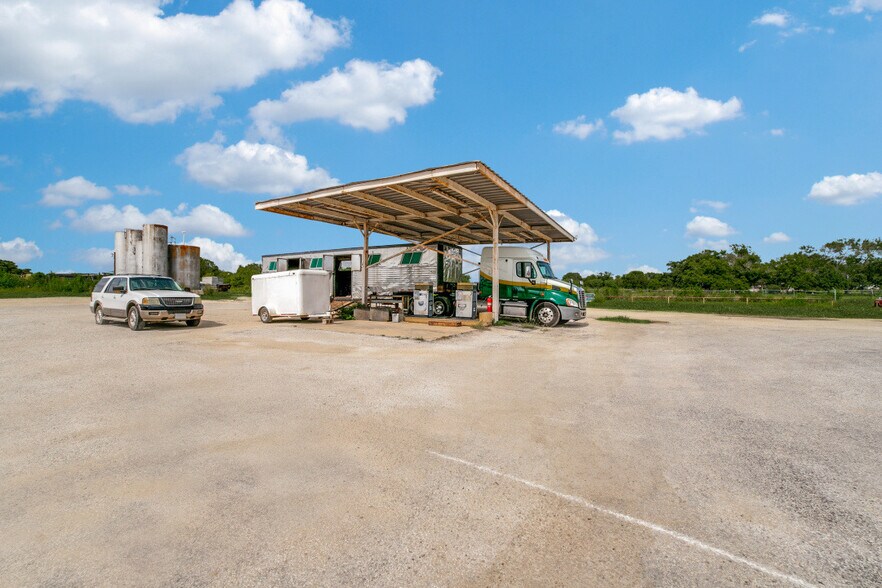 More Photos Of 14685 Old Frio City Rd, Lytle Warehouse For Sale
