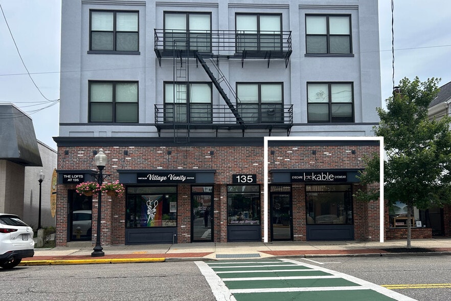 Primary Photo Of 135 Deer Park Ave, Babylon Apartments For Lease