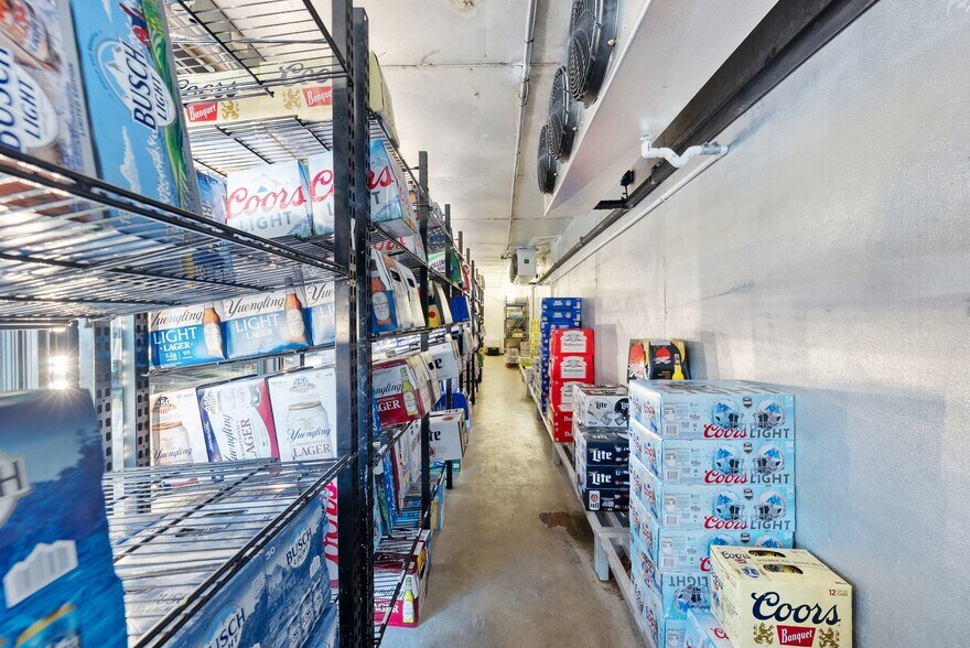 More Photos Of 7697 E Harbor Rd, Lakeside Marblehead Convenience Store For Sale