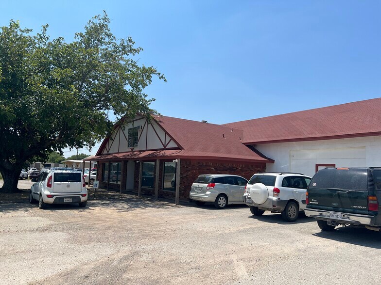 More Photos Of 926 US-377, Pilot Point Warehouse For Sale