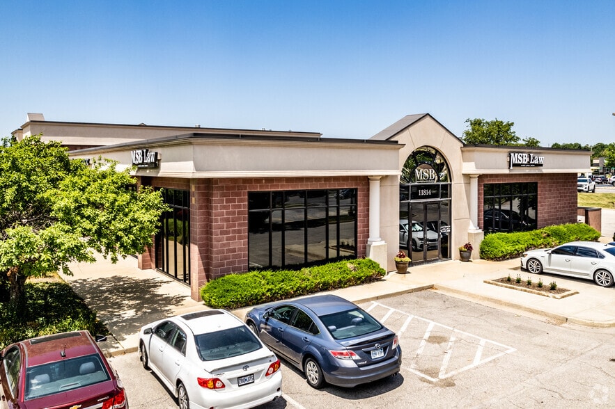 More Photos Of 11812-11848 W 135th St, Overland Park Medical For Lease