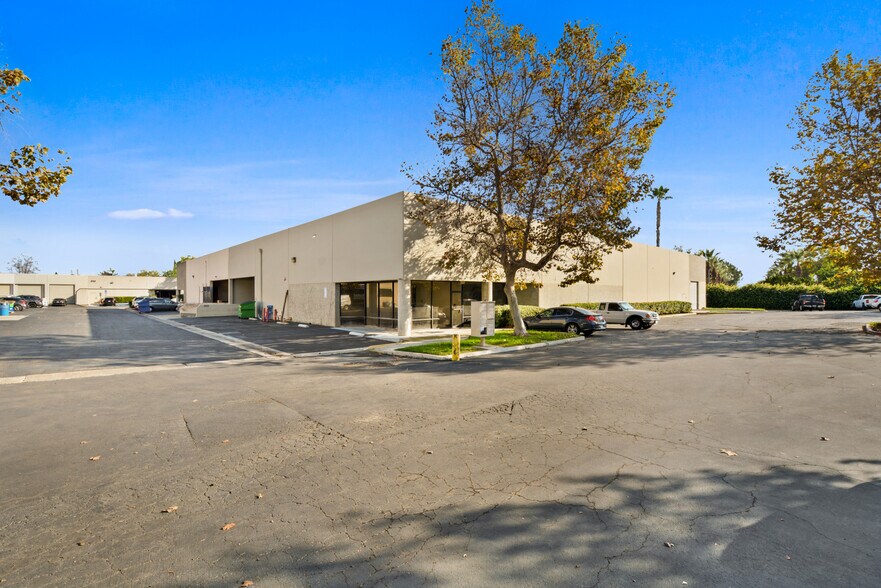 More Photos Of 350 E Crowther Ave, Placentia Warehouse For Lease