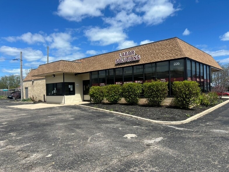 Primary Photo Of 226 S Sheridan Rd, Waukegan Restaurant For Sale