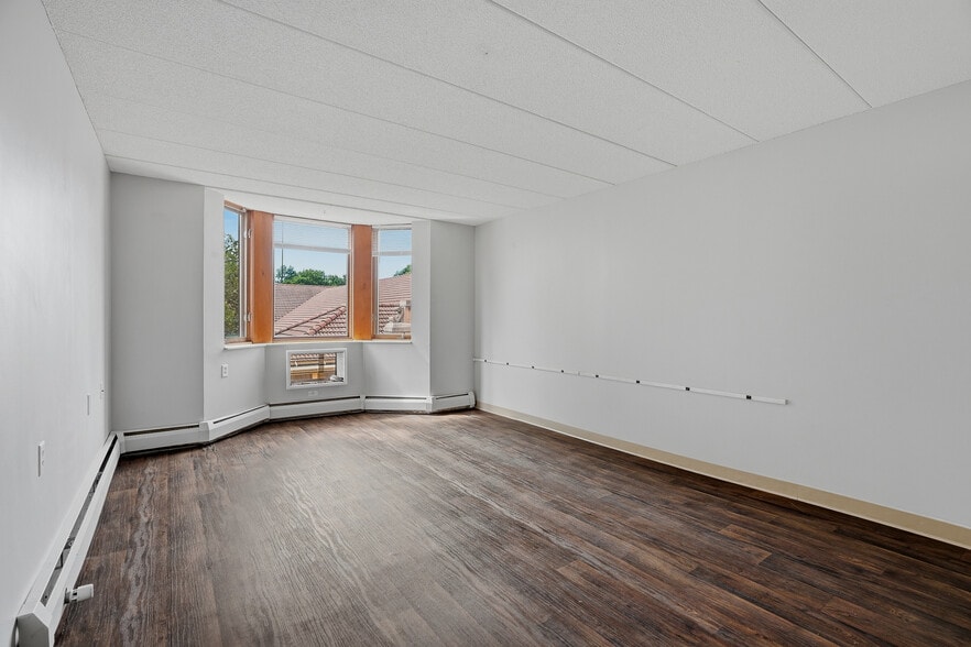 More Photos Of 985 Ivy Ave E, Saint Paul Apartments For Sale