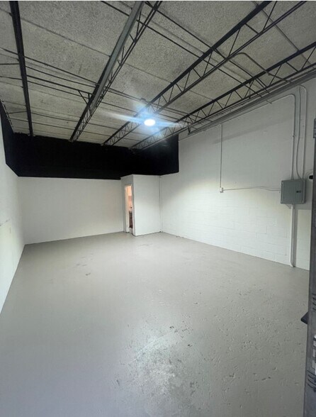 More Photos Of 3507-3530 NW 10th Ave, Oakland Park Warehouse For Lease