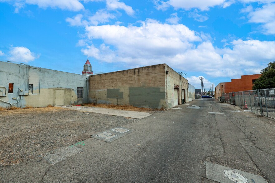 More Photos Of 328-332 W Main St, Merced Storefront For Lease