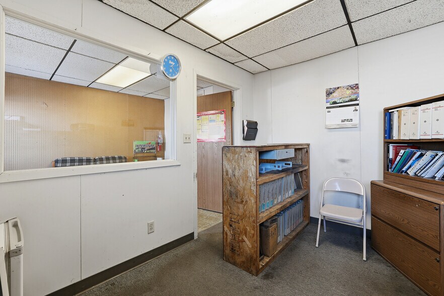 More Photos Of 5500 Prairie Dr, Plover Flex For Sale