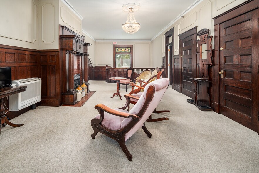 More Photos Of 738 E Main St, Belhaven Hotel For Sale