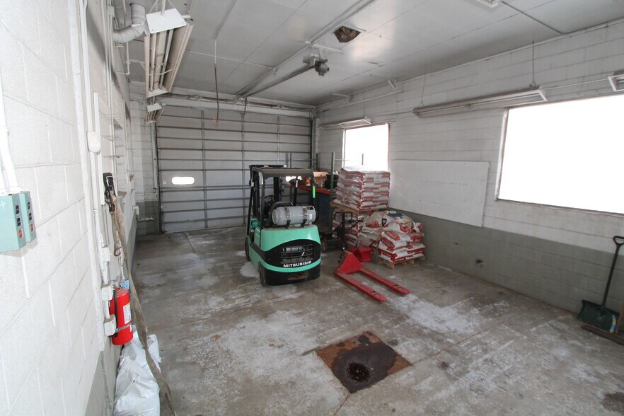 More Photos Of 400 S Pine St, Burlington General Retail For Sale