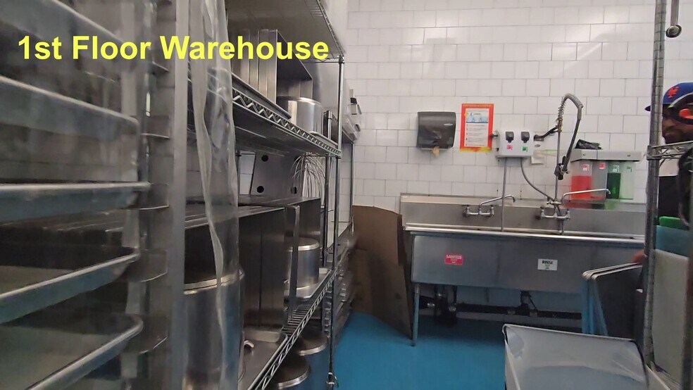 More Photos Of 3260 62nd St, Woodside Industrial For Lease