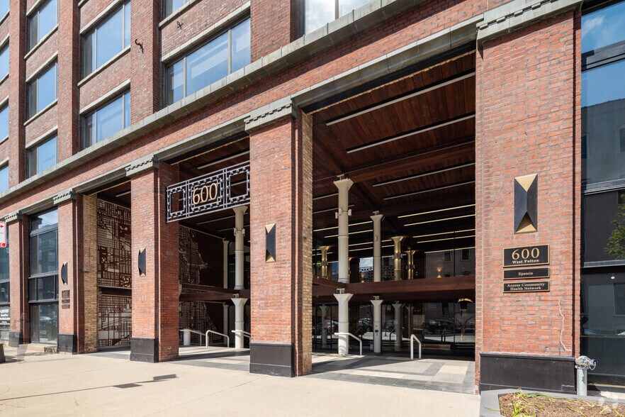 More Photos Of 600 W Fulton St, Chicago Office Residential For Sale