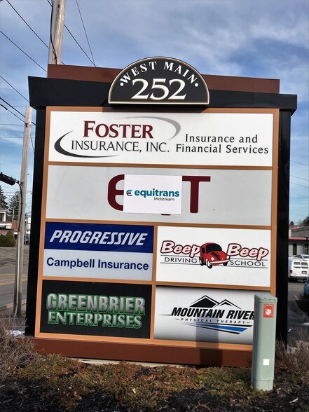 More Photos Of 252 W Main St, Saint Clairsville Medical For Lease