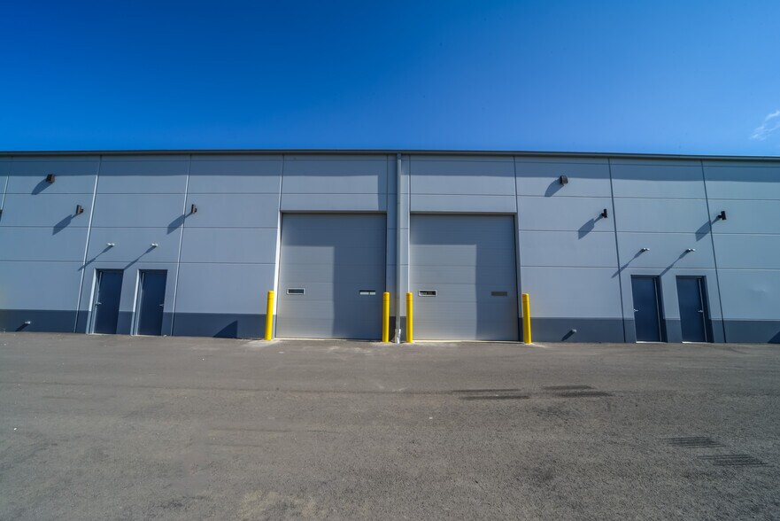 More Photos Of 1414-1440 Bolingbrook Dr, Romeoville Distribution For Lease