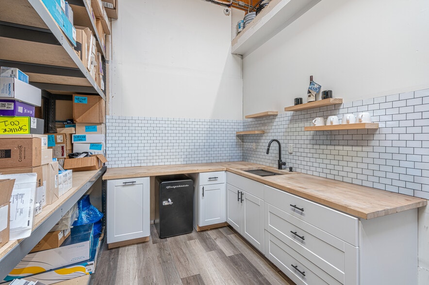 More Photos Of 1800 Empire Industrial Ct, Santa Rosa Flex For Sale