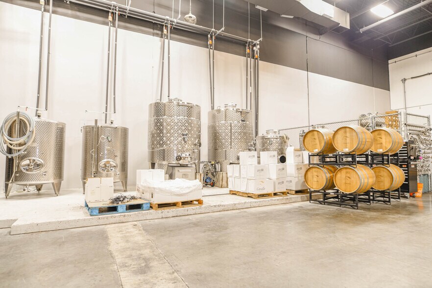 More Photos Of 19288 22nd Ave, Surrey Warehouse For Lease