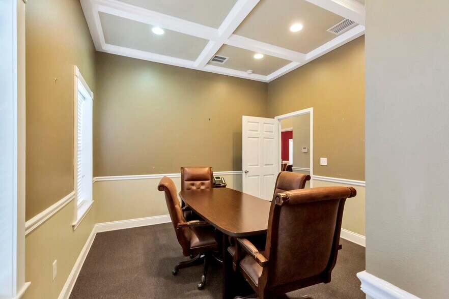 More Photos Of 121 SE Hernando Ave, Lake City Office For Sale