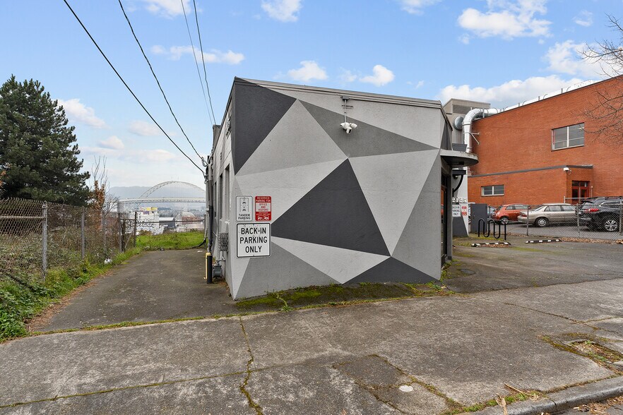 More Photos Of 2125 N Flint Ave, Portland Loft Creative Space For Lease