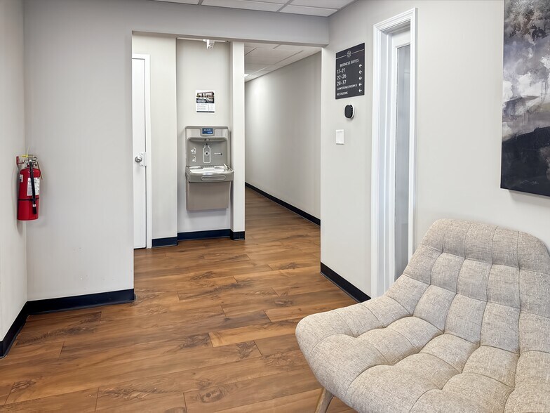 More Photos Of 15620-15648 Manchester Rd, Ellisville Coworking Space