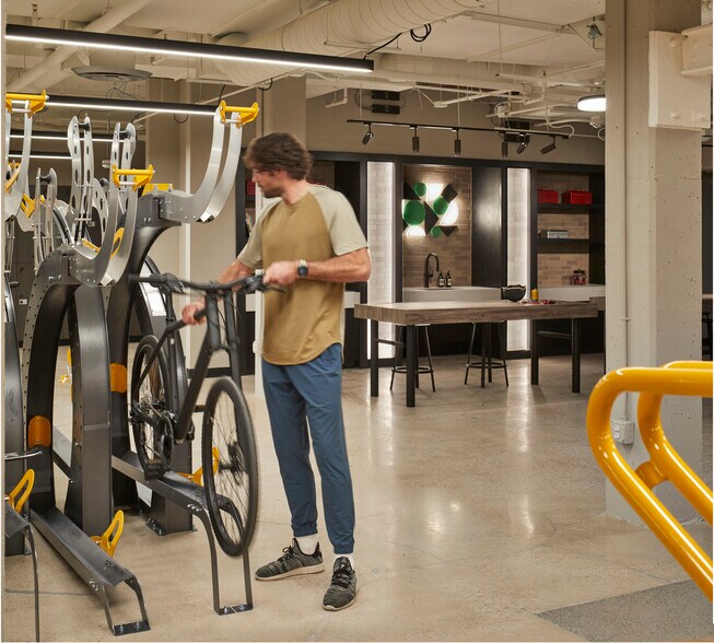 More Photos Of 1700 Broadway, Denver Office For Lease