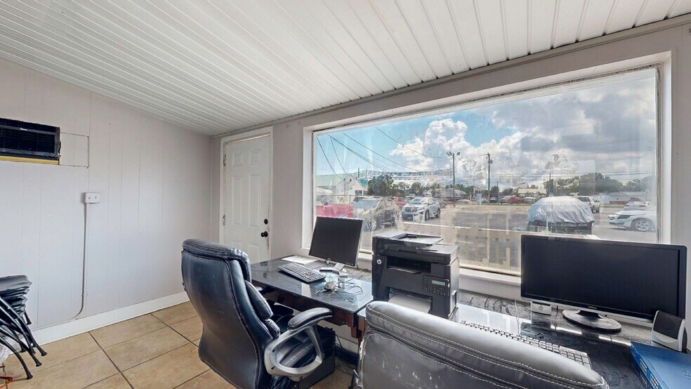 More Photos Of 1918 Aurora Rd, Melbourne General Retail For Sale