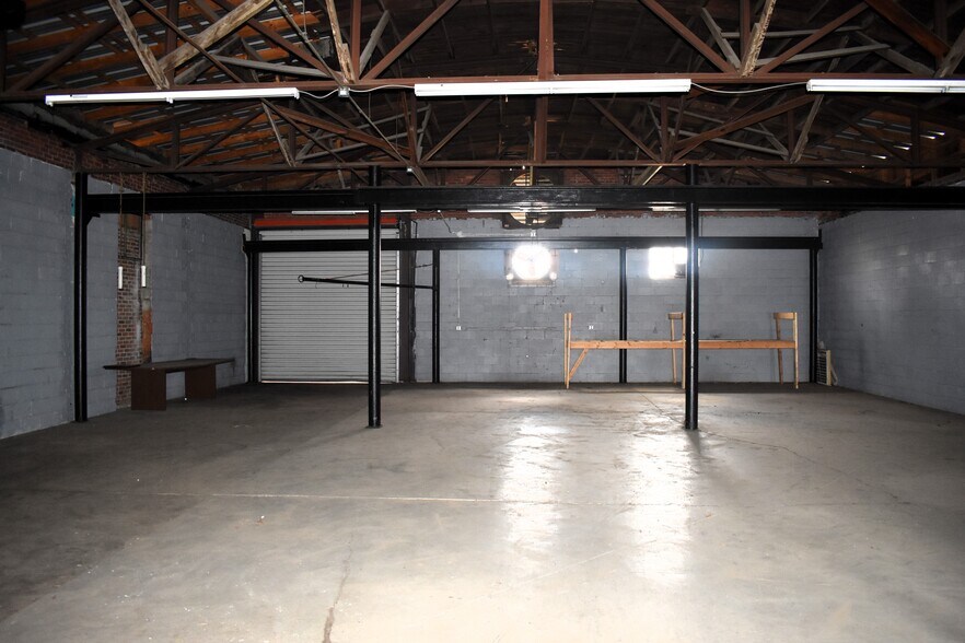 More Photos Of 37 E Railroad St, Montgomery Warehouse For Lease