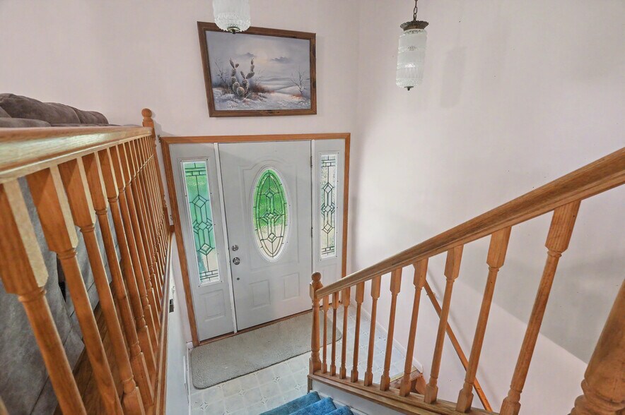More Photos Of 4250 Herr Fieldhouse Rd, Southington Veterinarian Kennel For Sale