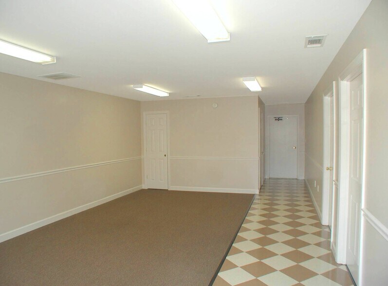 More Photos Of 116 Bethea Rd, Fayetteville Warehouse For Lease