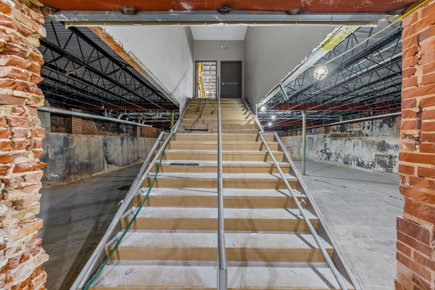 More Photos Of 116 S Broad St, Monroe Restaurant For Lease