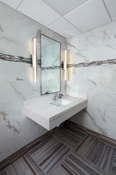 More Photos Of 2909 Main St, Stratford Medical For Lease