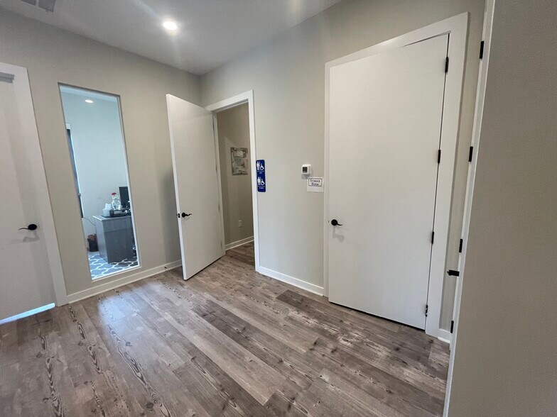 More Photos Of 6110 McFarland Station Dr, Alpharetta Medical For Lease