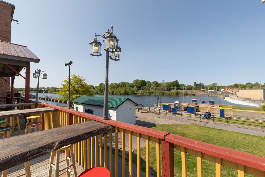 More Photos Of 24 S First St, Fulton Restaurant For Sale