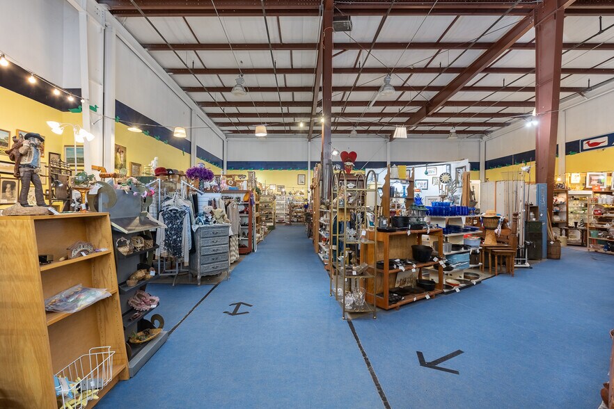 More Photos Of 3128 Ne Highway 101, Lincoln City Storefront For Sale