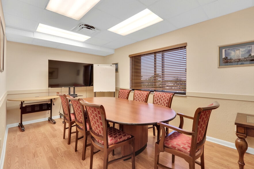 More Photos Of 2240 Palm Beach Lakes Blvd, West Palm Beach Office For Sale