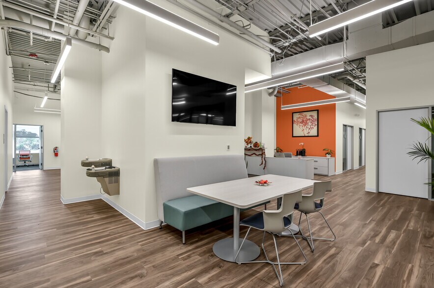 More Photos Of 14150 Huffmeister Rd, Cypress Coworking Space