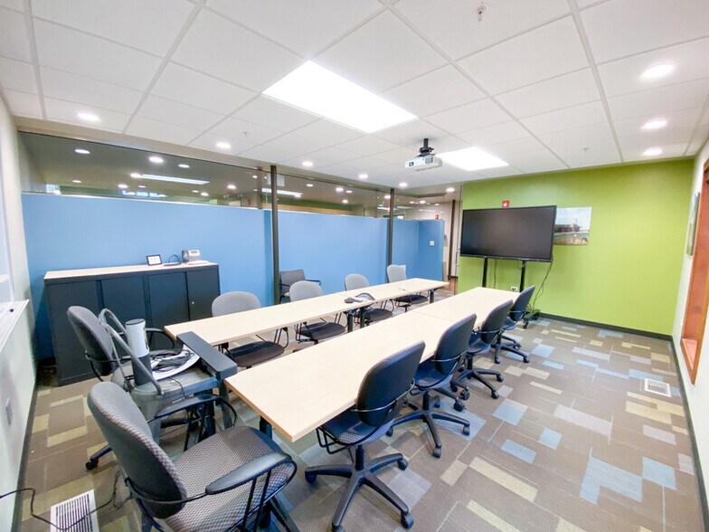 More Photos Of 10 S Shumway Ave, Batavia Office For Lease