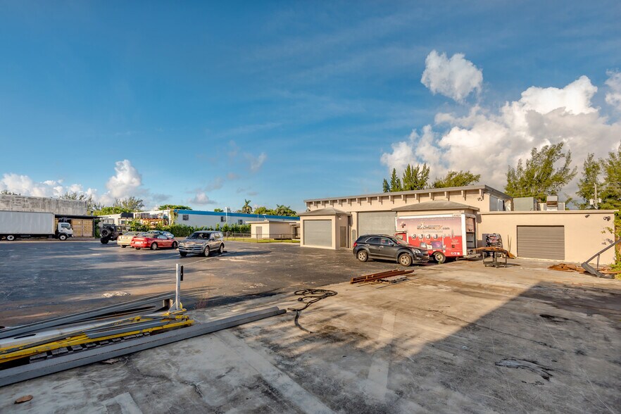 More Photos Of 3000 SW 4th Ave, Fort Lauderdale Flex For Lease