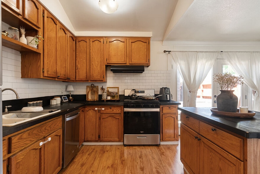 More Photos Of 1845 Norval St, Pomona Multifamily For Sale