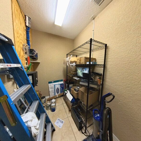 More Photos Of 126 N Us-27/441, Lady Lake Office For Lease