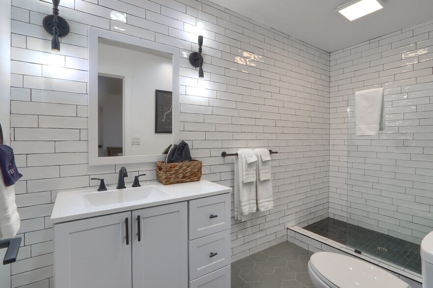 More Photos Of 49271 Golden Oak Loop, Oakhurst Hotel For Lease