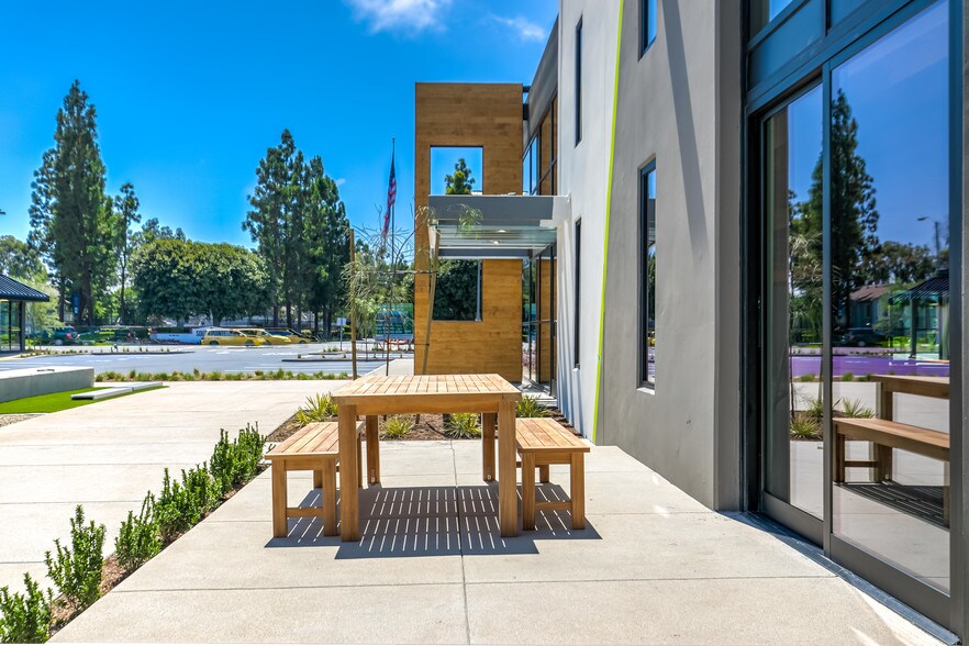 More Photos Of 660 W Baker St, Costa Mesa Unknown For Lease