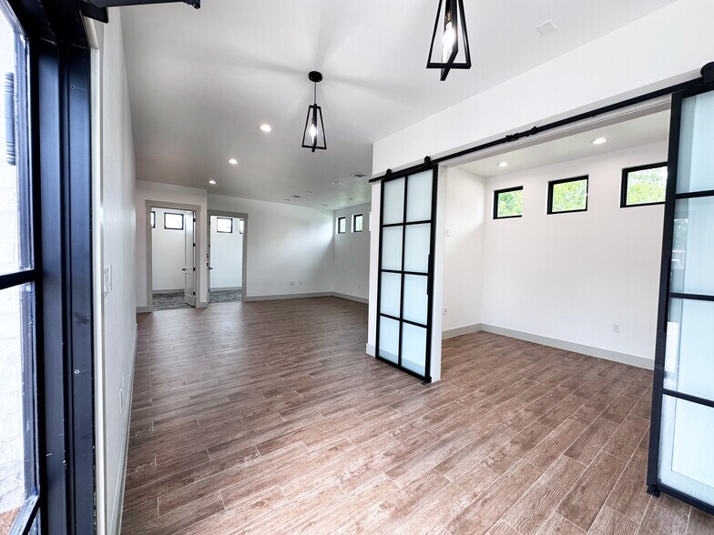 More Photos Of 17523 Chaseloch St, Spring Medical For Lease