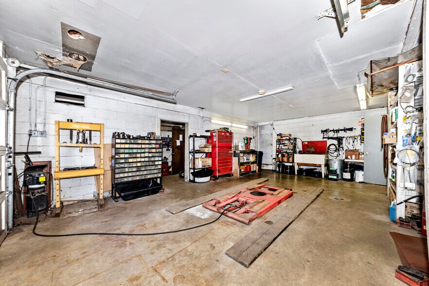 More Photos Of 7415 Springfield Ave, Sykesville Service Station For Sale