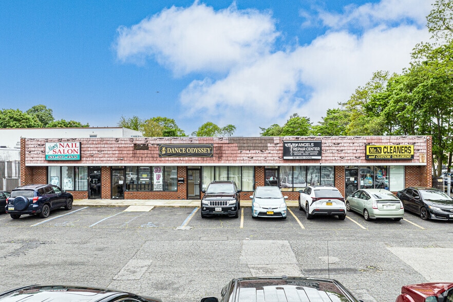 More Photos Of 422-426 Great East Neck Rd, West Babylon Warehouse For Lease